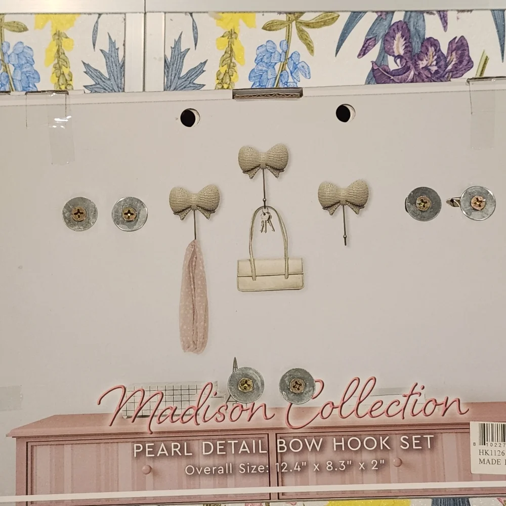 Madison Collection Coquette Pearl Bow Hook Set